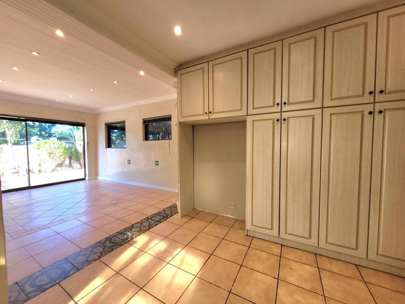 6 Bedroom Property for Sale in Stellenberg Western Cape